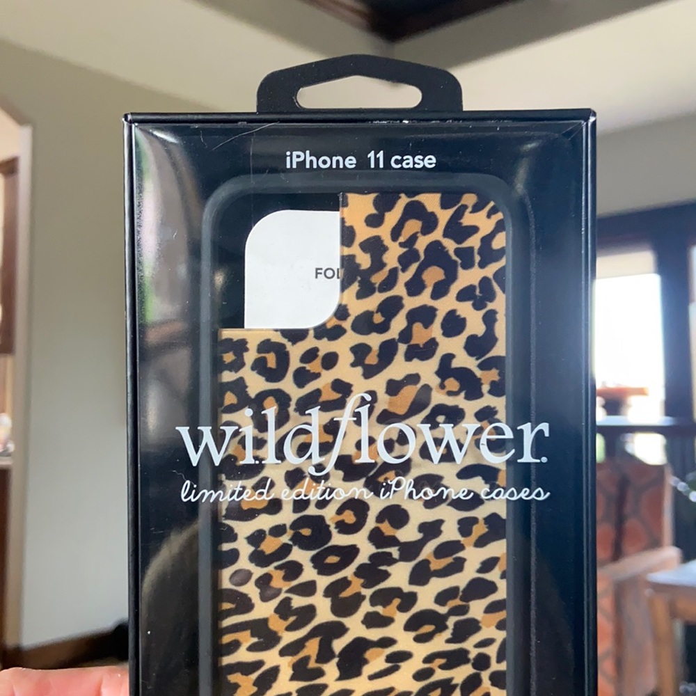NIB Wildflower leopard iPhone 11 case